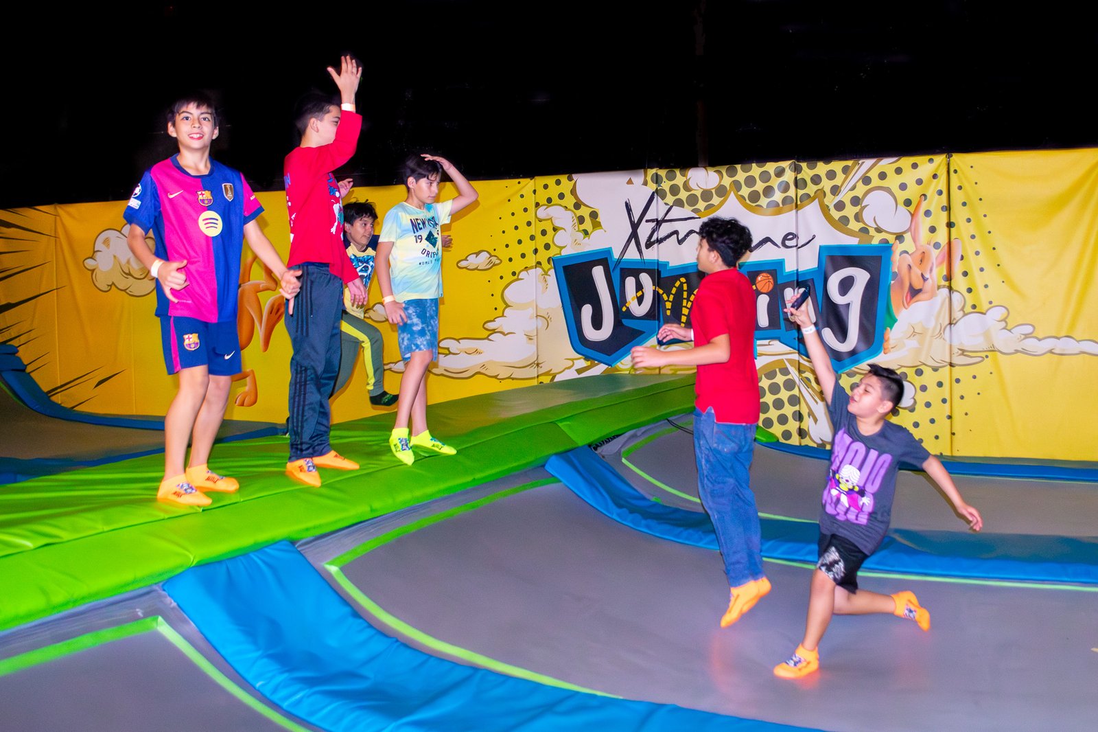 Niños brincando en Xtreme Jumping Gran Plaza