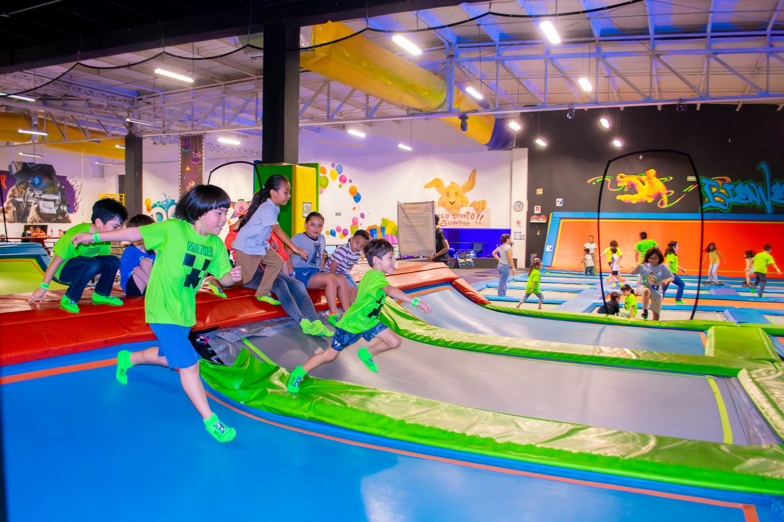 Zona amplia de trampolines en Gran Plaza para eventos